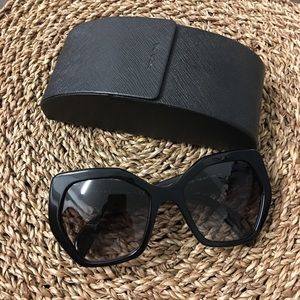 Prada SPR 16R Sunglasses 🕶